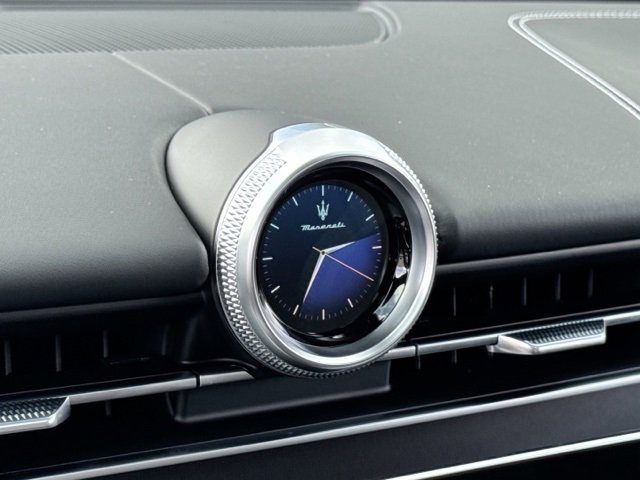 New 2025 Maserati Grecale Trofeo image 17