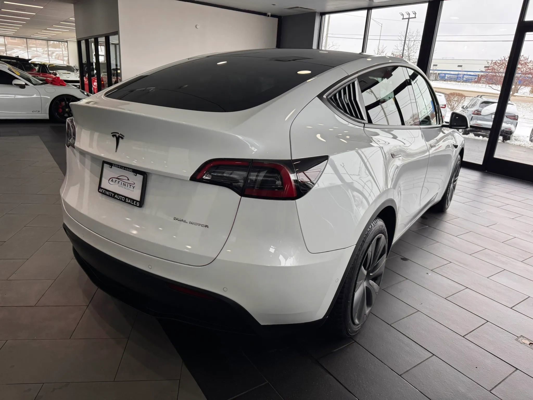 Used 2022 Tesla Model Y Long Range image 5