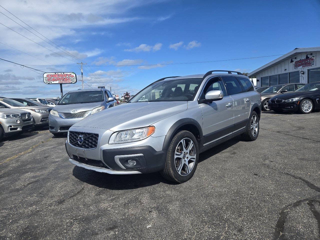 Used 2015 Volvo XC70 T6 w/ Proximity Package AWD/4WD image 2