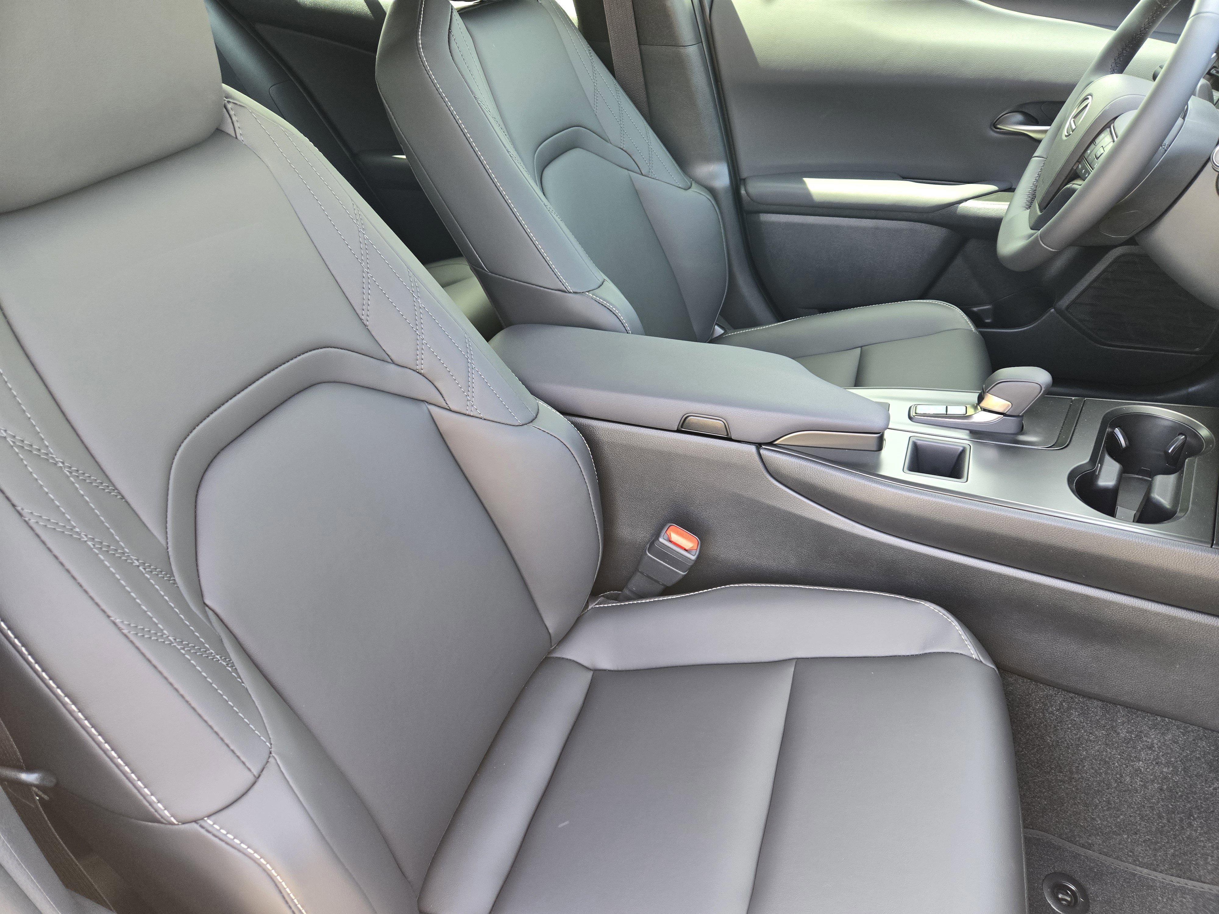 New 2026 Lexus UX 300h FWD image 6
