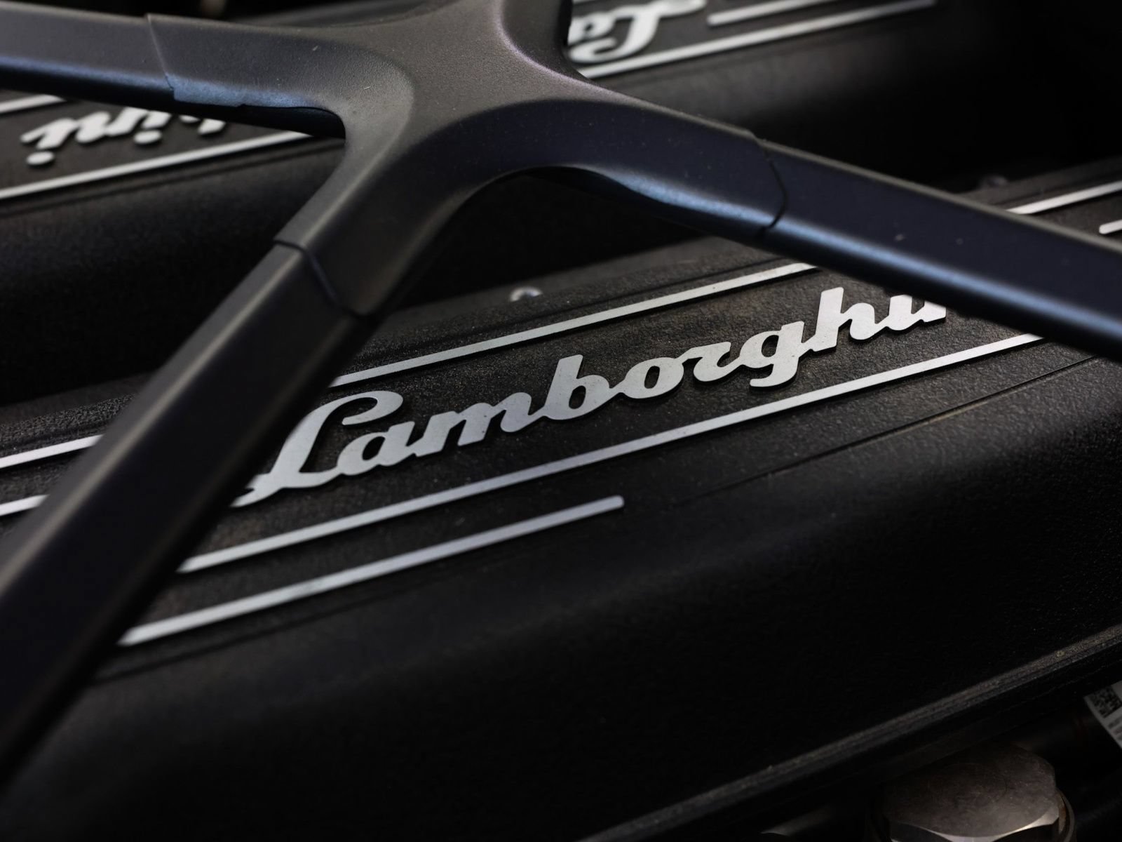 Used 2020 Lamborghini Huracan EVO RWD image 29