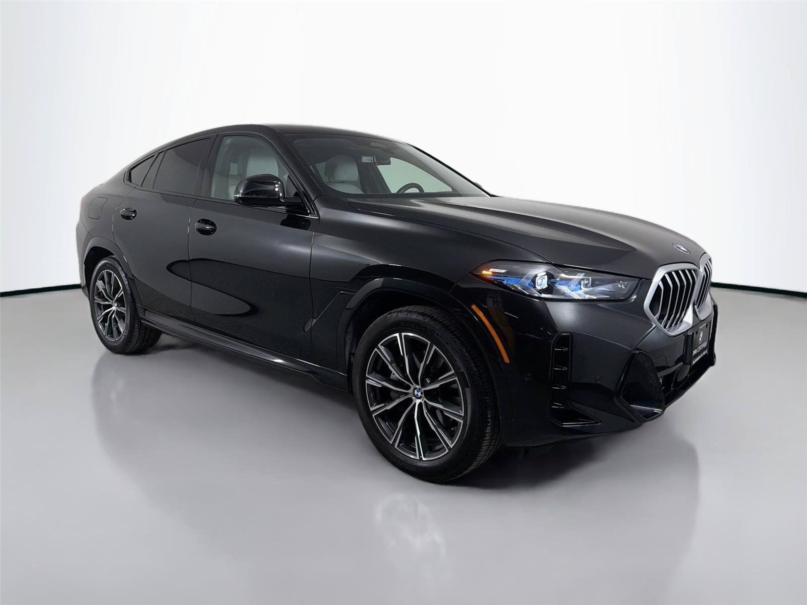 Certified 2026 BMW X6 xDrive40i AWD/4WD image 3
