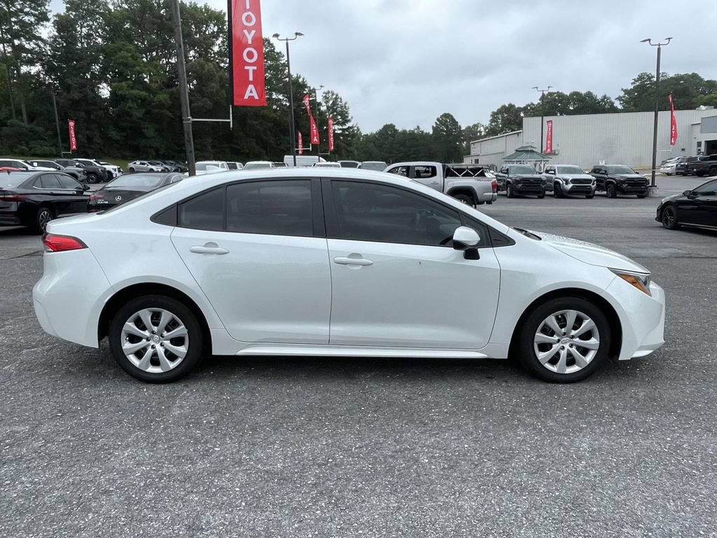 Used 2025 Toyota Corolla LE FWD image 2