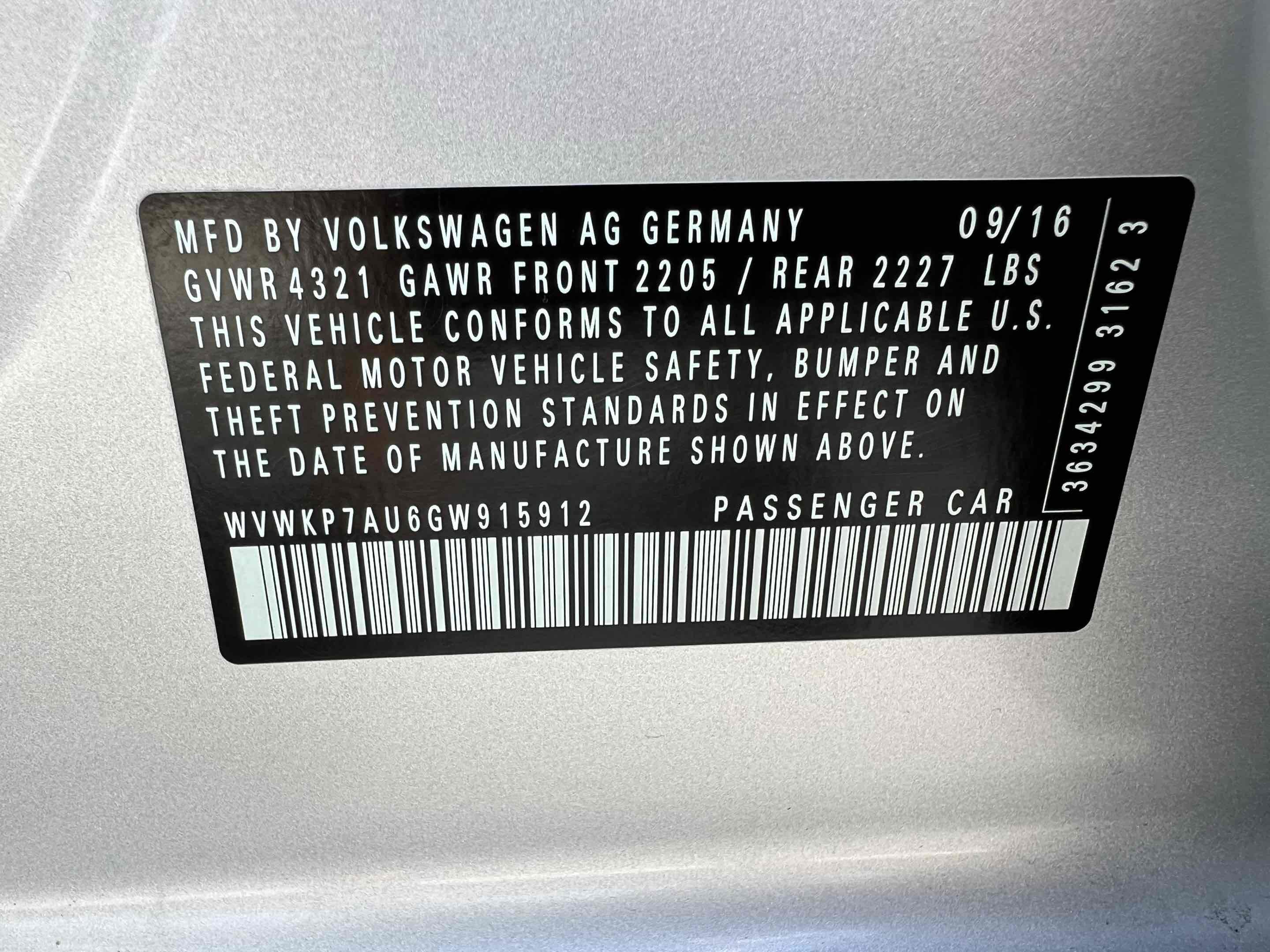 Used 2016 Volkswagen e-Golf SE w/ DC Fast Charging Package image 12