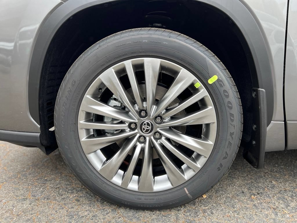 New 2026 Toyota Highlander Platinum AWD/4WD image 6