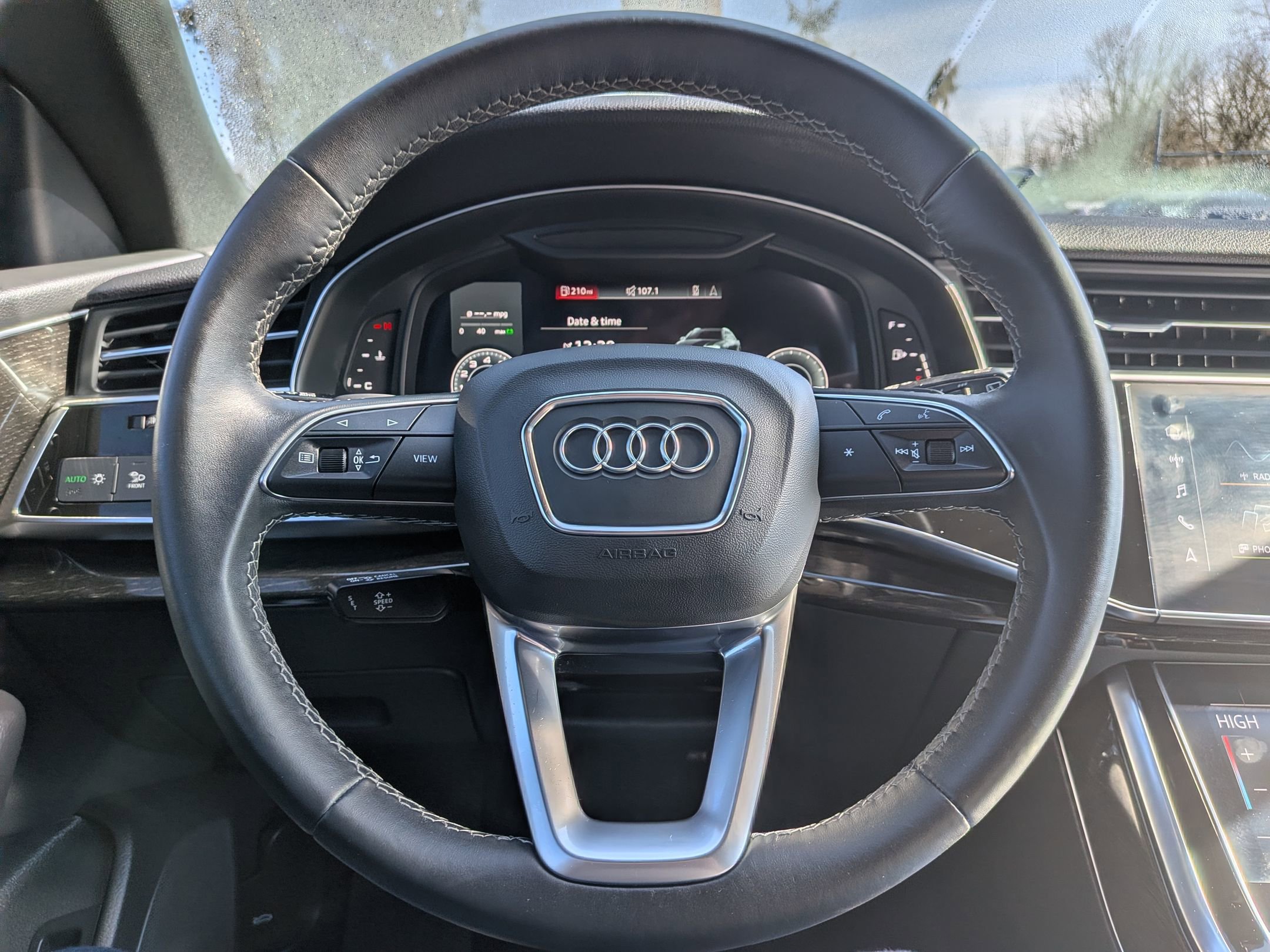 Used 2022 Audi Q8 Premium image 14