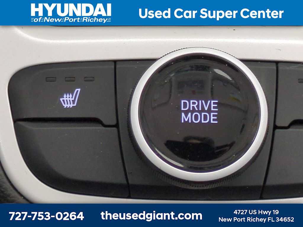 Used 2024 Hyundai Venue Limited FWD image 23