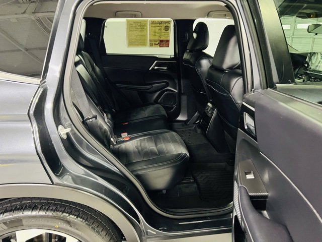 Used 2024 Mitsubishi Outlander SE image 36