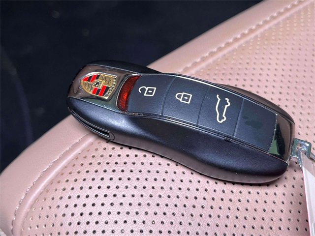 Used 2022 Porsche Macan w/ Premium Package Plus image 44