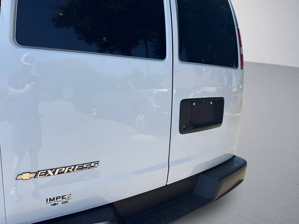 Used 2025 Chevrolet Express 3500 LS RWD image 29