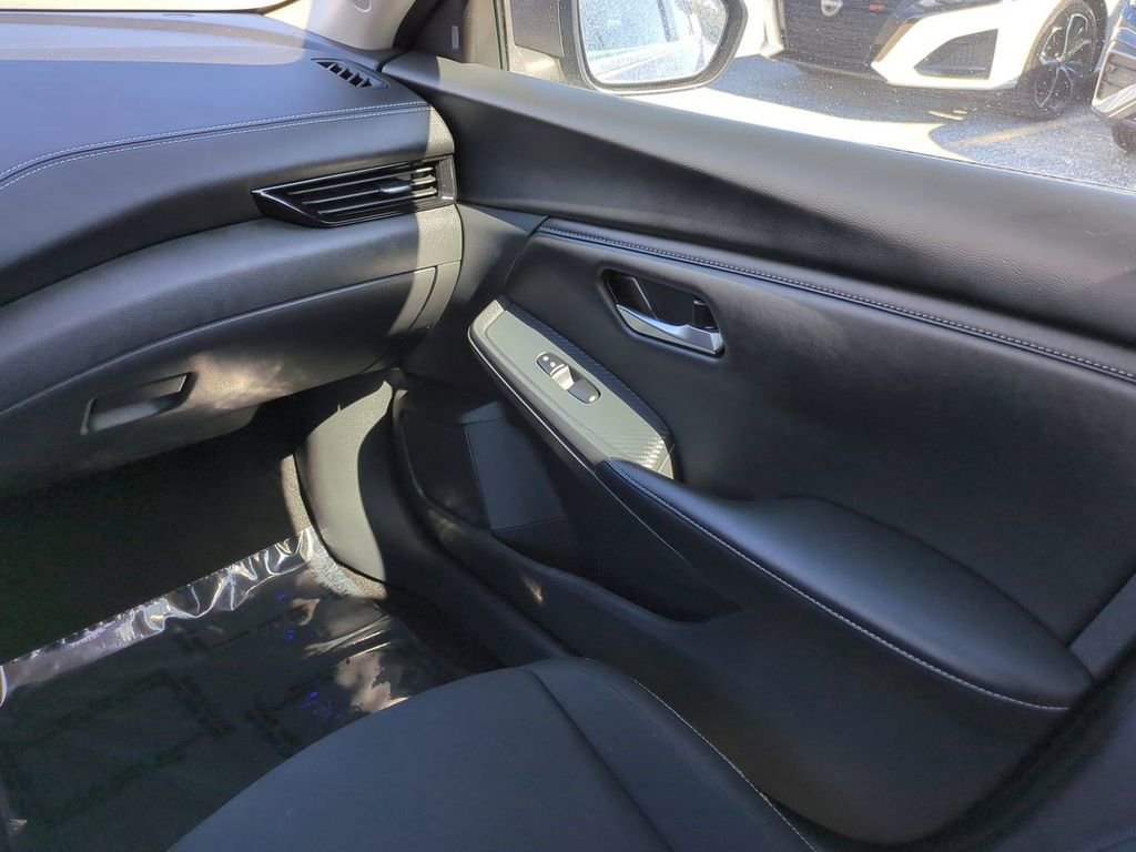 Certified 2025 Nissan Sentra SV w/ Lighting Package image 16