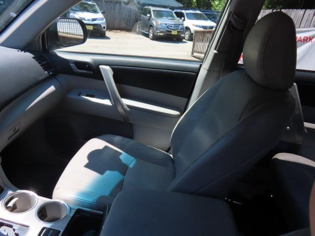 Used 2012 Toyota Highlander SE w/ Tow Pkg AWD/4WD image 24