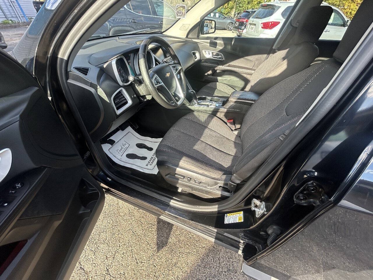 Used 2017 Chevrolet Equinox LT w/ Driver Confidence Package II AWD/4WD image 6