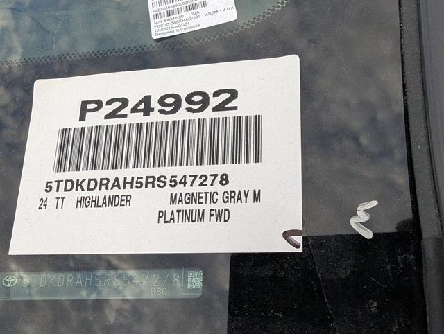 Used 2024 Toyota Highlander Platinum FWD image 37