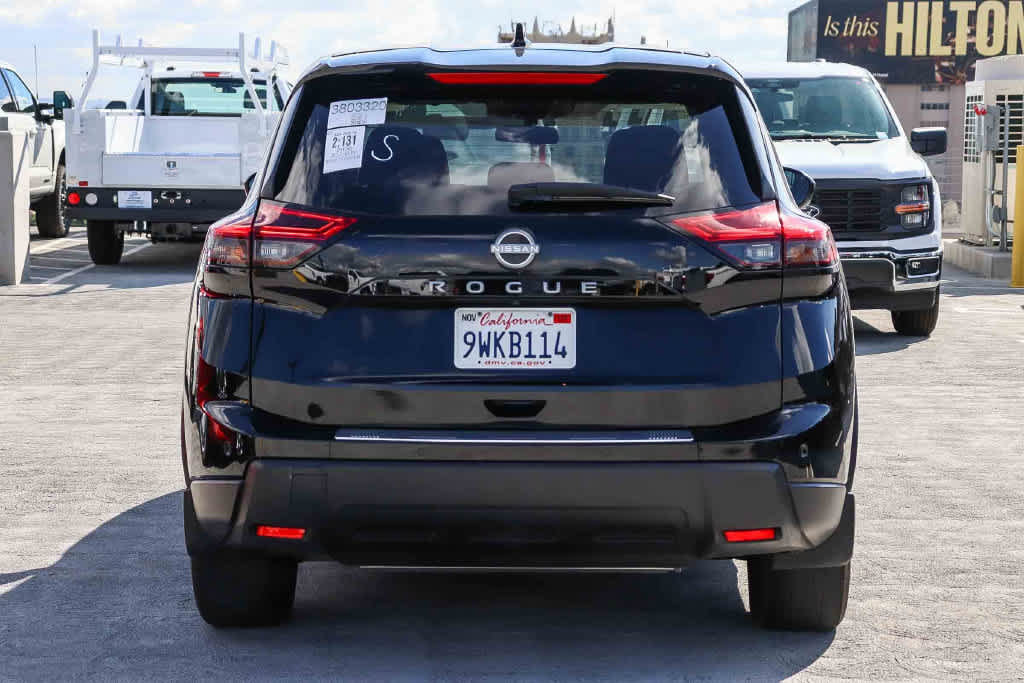 Used 2026 Nissan Rogue SV FWD image 5