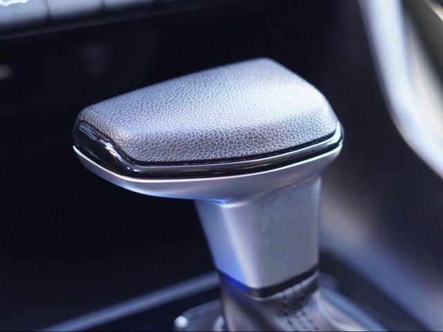 Used 2025 Hyundai Elantra SE image 24