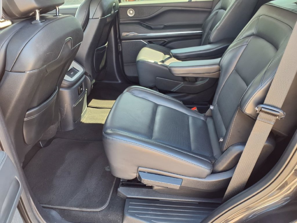 Used 2025 Lincoln Navigator Reserve AWD/4WD image 9