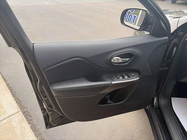 Used 2019 Jeep Cherokee Latitude Plus w/ Cold Weather Group image 10