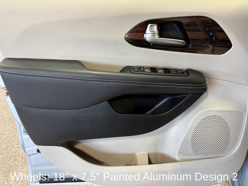 Used 2024 Chrysler Pacifica Limited image 16