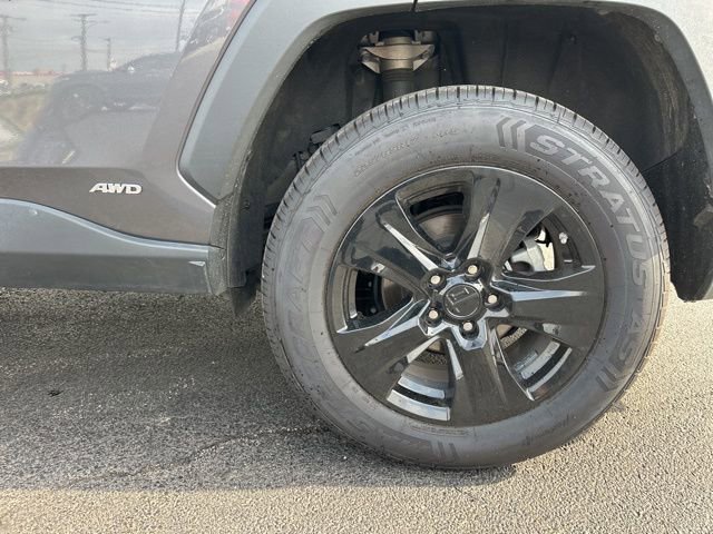 Used 2024 Toyota RAV4 LE AWD/4WD image 12