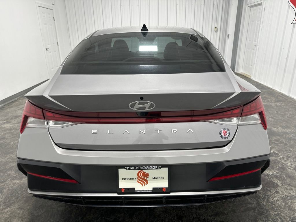Used 2025 Hyundai Elantra SEL FWD image 7