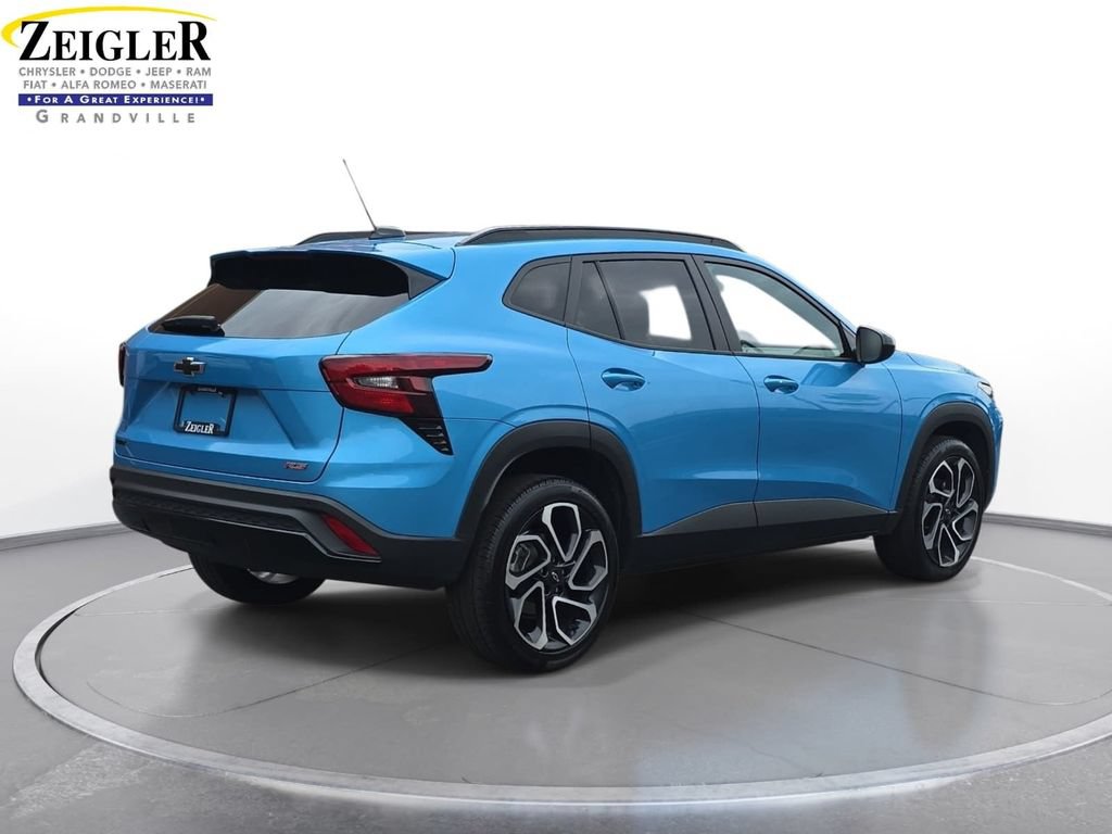 Used 2025 Chevrolet Trax RS w/ Driver Confidence Package FWD image 5