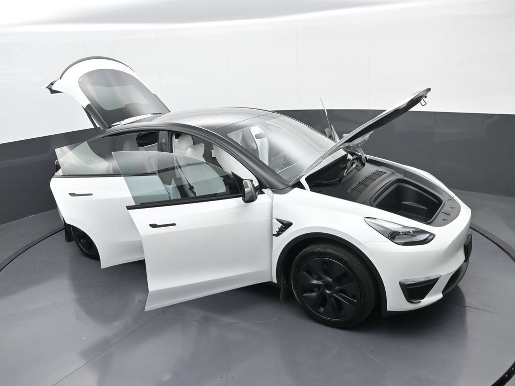 Used 2025 Tesla Model Y Long Range RWD image 38