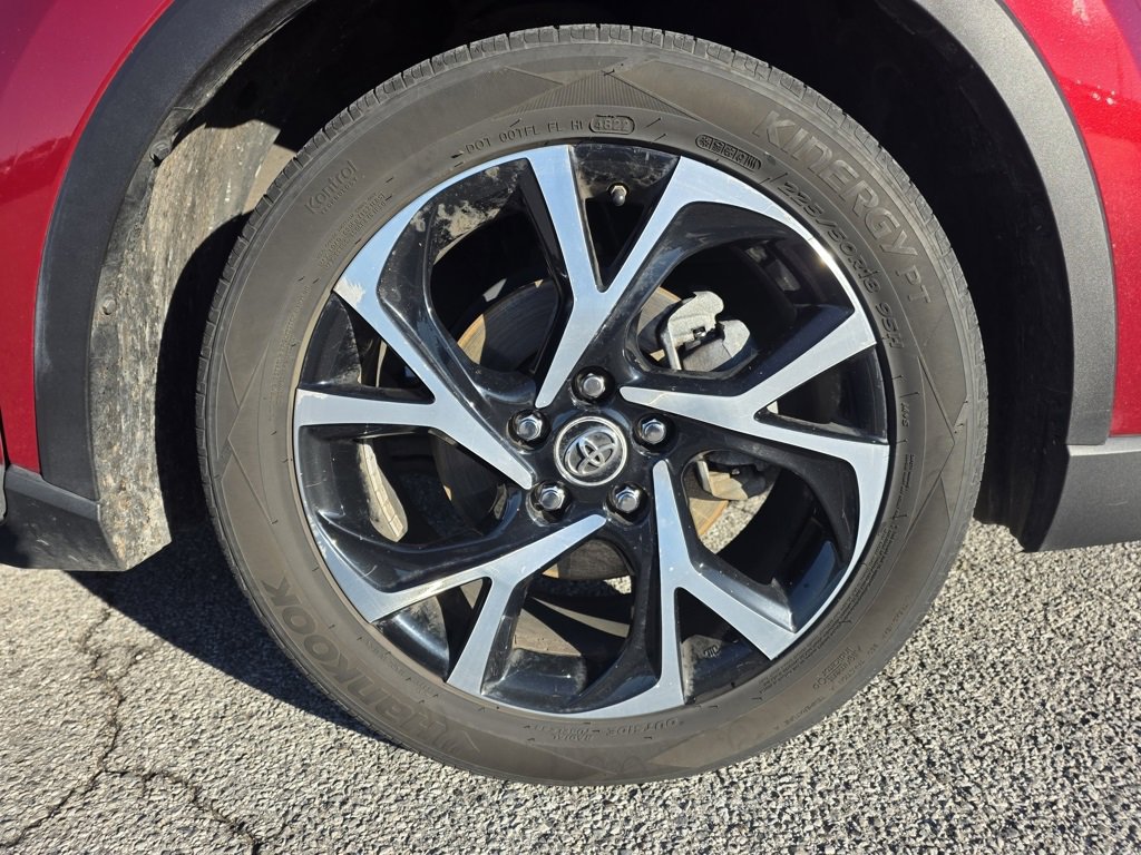 Used 2018 Toyota C-HR XLE image 29