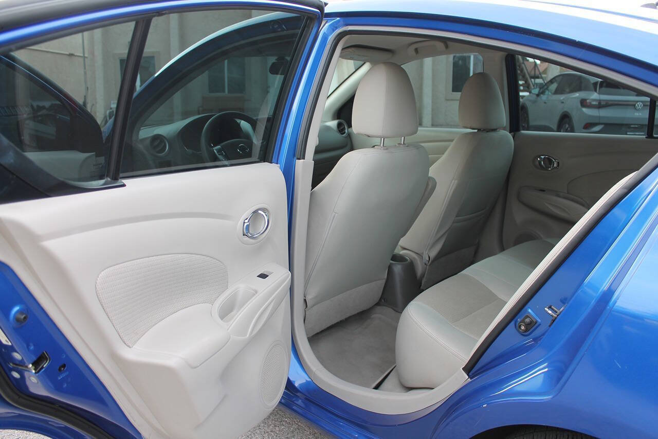 Used 2015 Nissan Versa SV FWD image 21