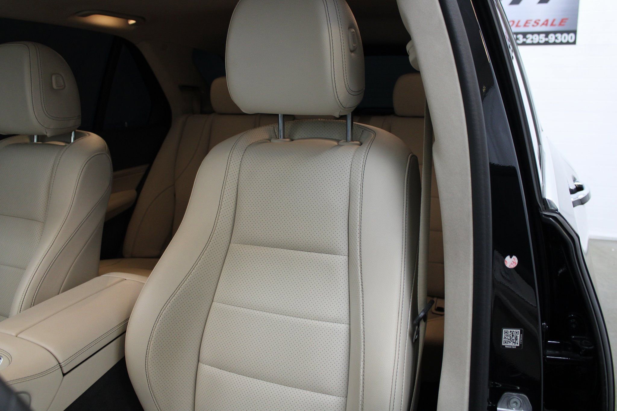 Used 2020 Mercedes-Benz GLE 350 4MATIC w/ Premium Package image 17