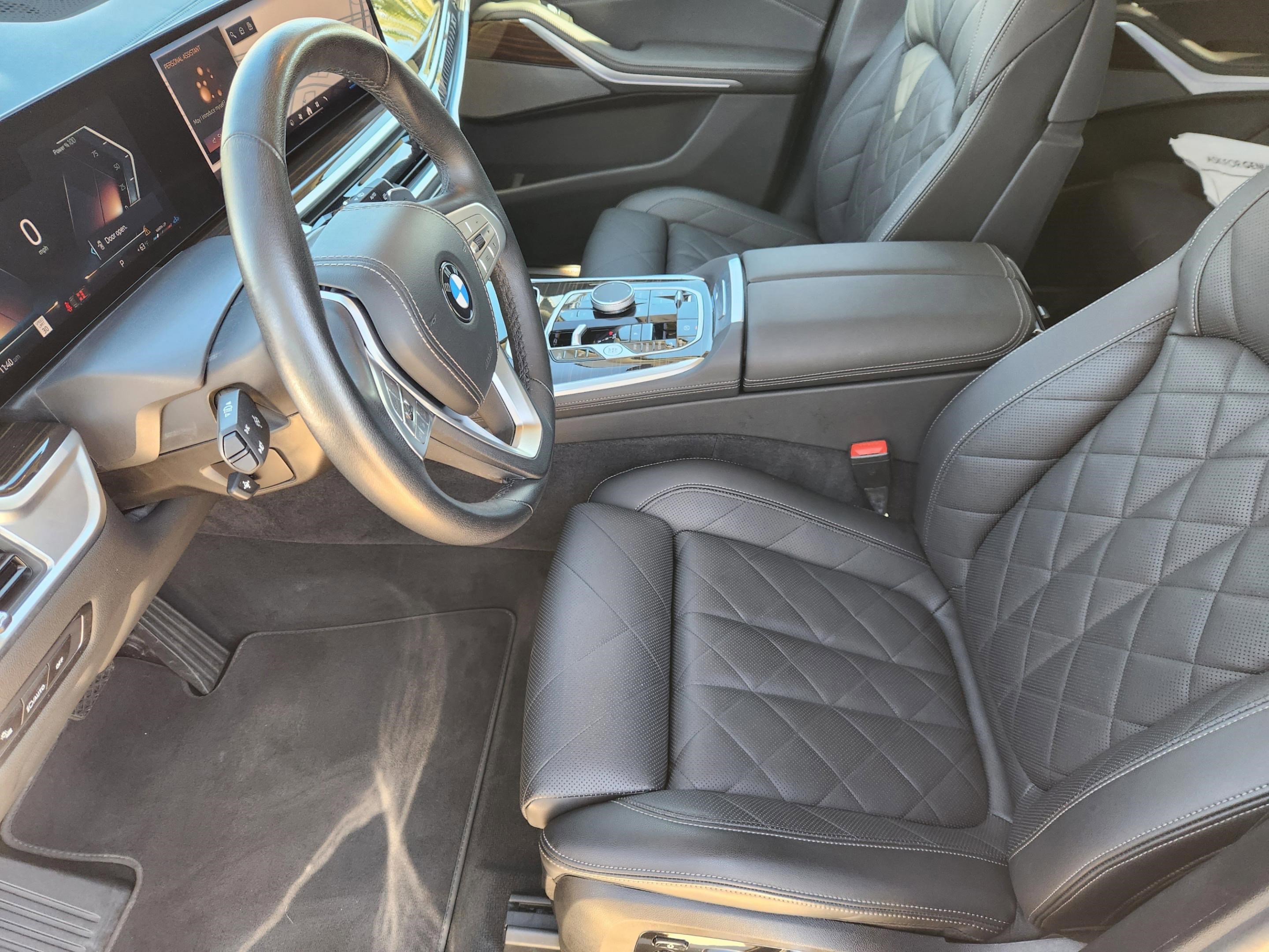 Used 2024 BMW X7 xDrive40i w/ Premium Package image 9