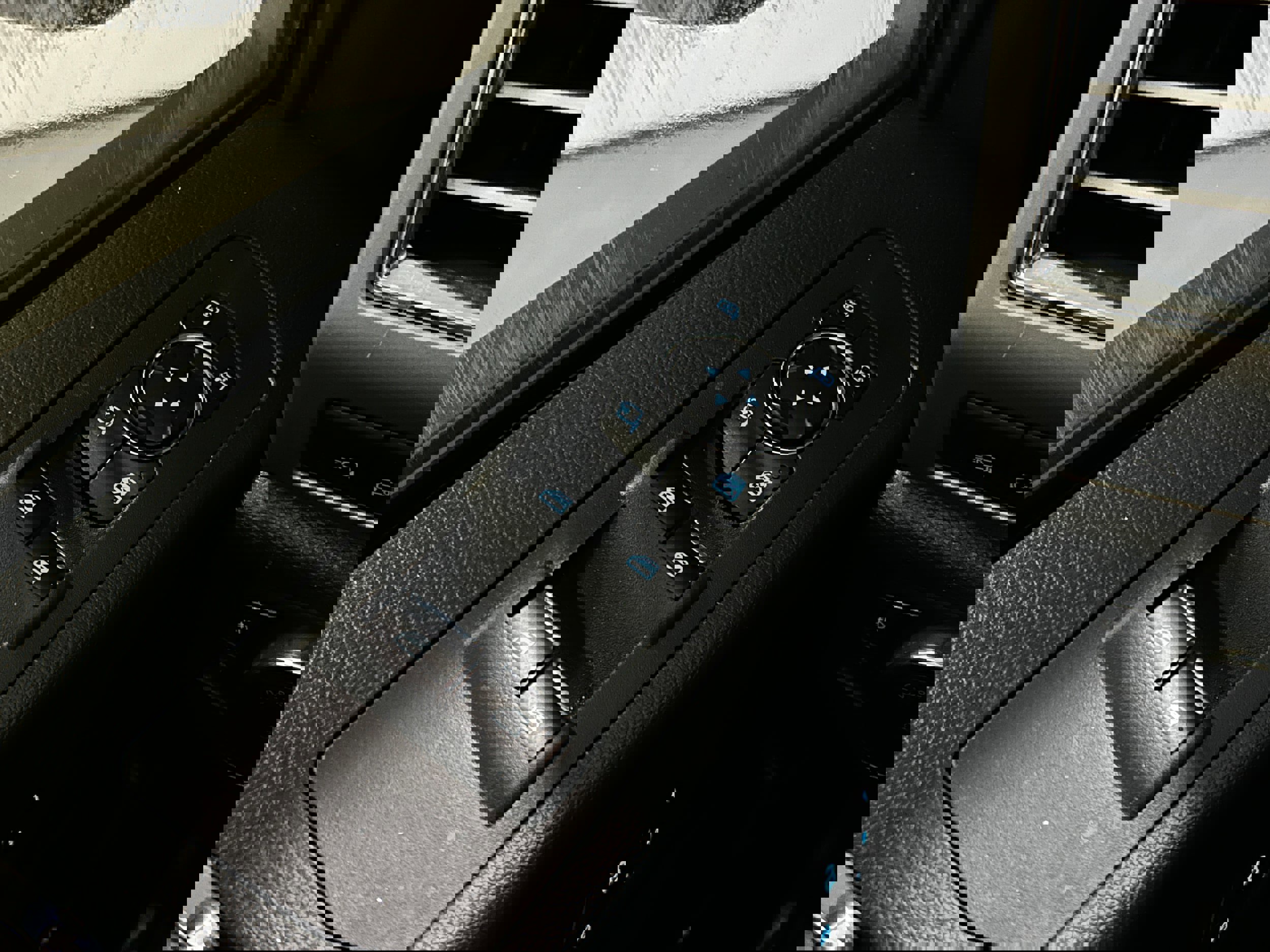 Used 2016 Ford F150 Lariat w/ Equipment Group 502A Luxury image 6