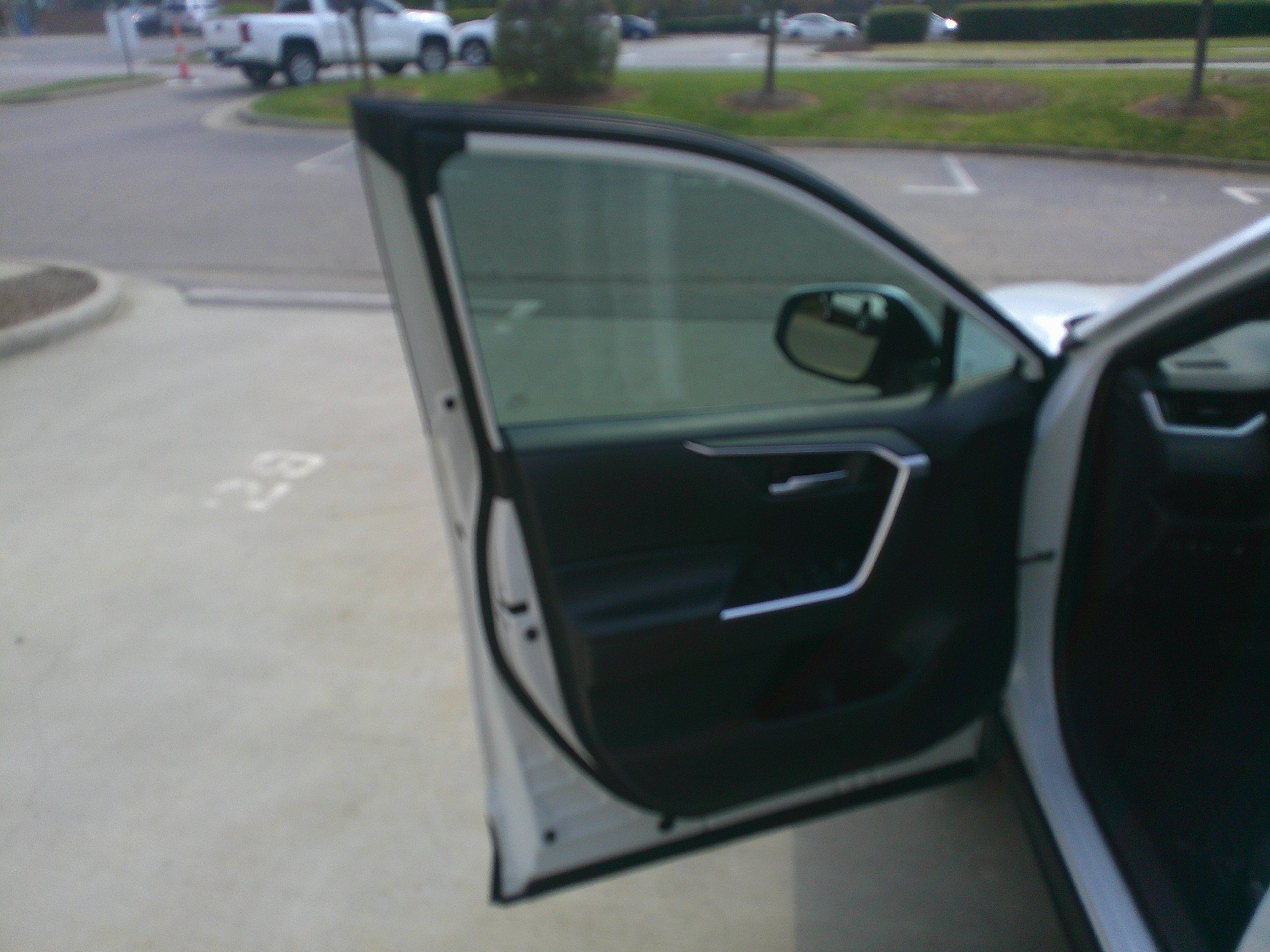 Used 2023 Toyota RAV4 SE w/ Convenience Package image 17