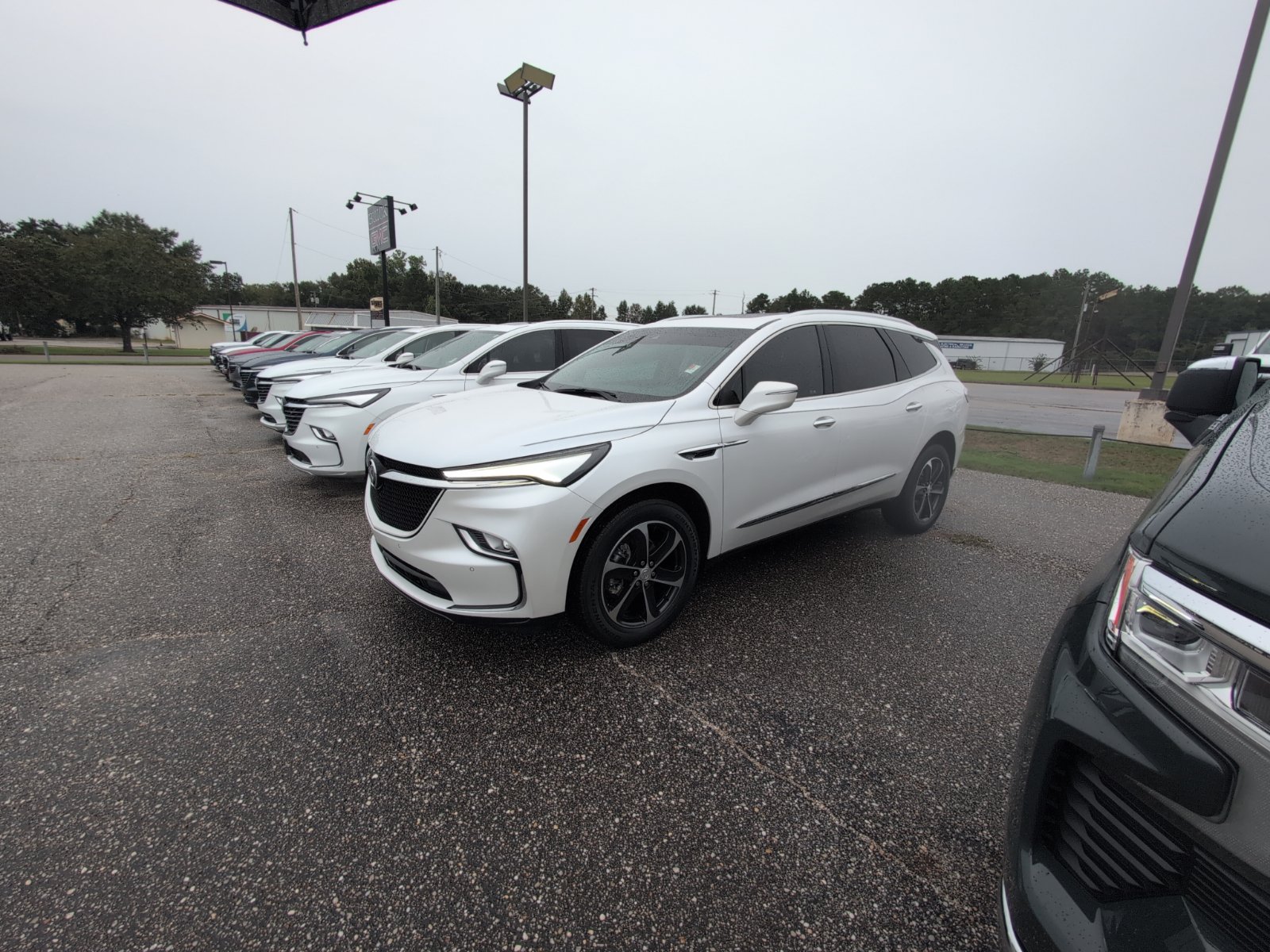 Used 2022 Buick Enclave Essence w/ Experience Buick Package AWD/4WD image 2