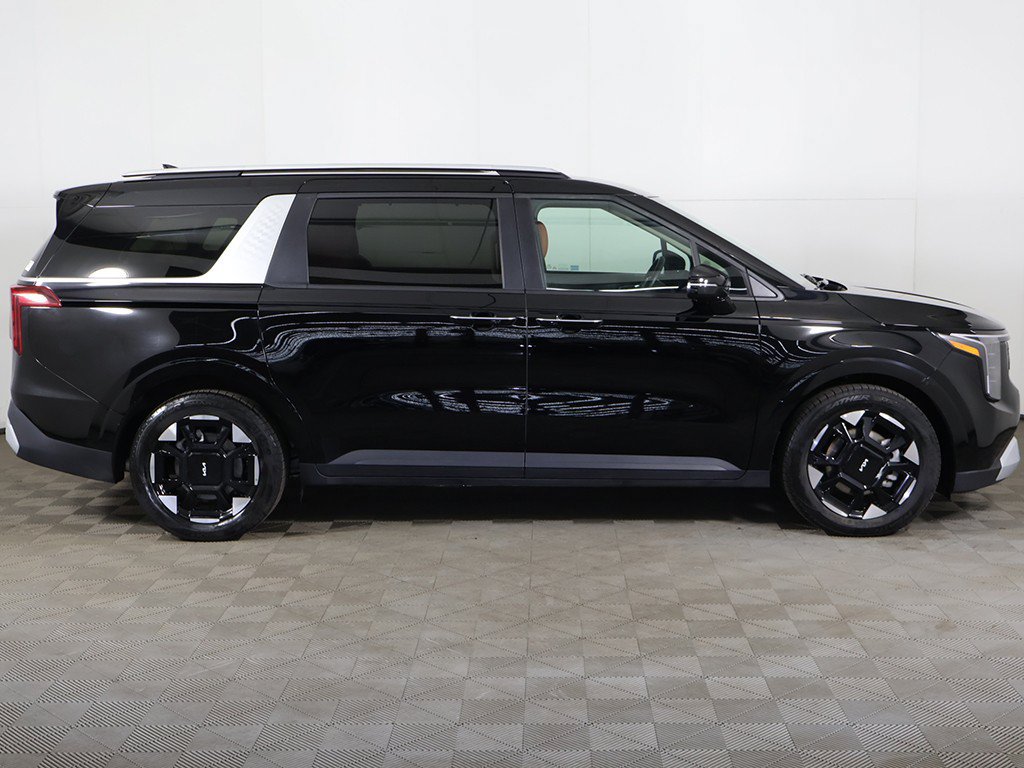 Used 2025 Kia Carnival EX FWD image 19