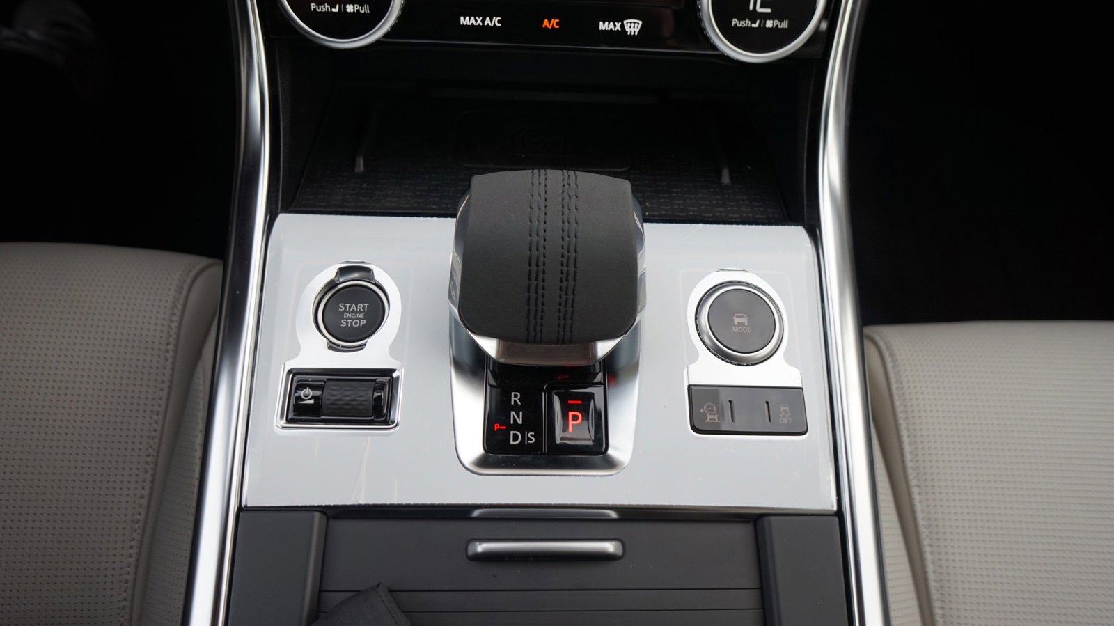 Used 2024 Jaguar XF R-Dynamic SE image 17