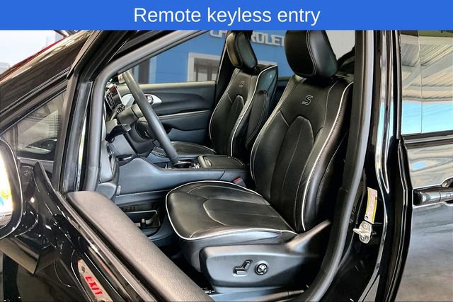 Used 2024 Chrysler Pacifica Premium FWD image 20