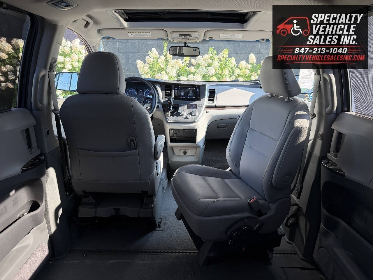 Used 2016 Toyota Sienna XLE FWD image 33