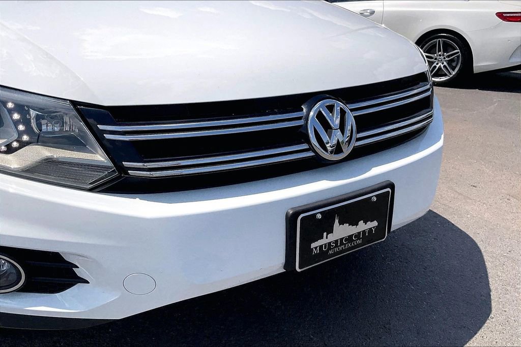 Used 2017 Volkswagen Tiguan SEL FWD image 34