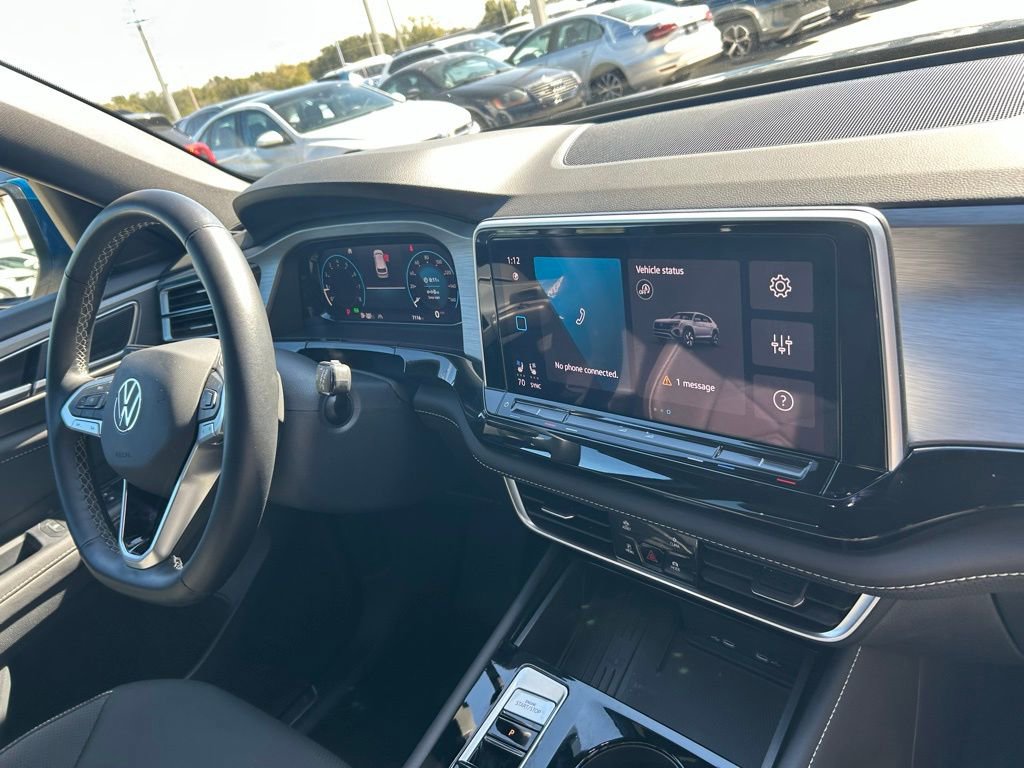 Used 2025 Volkswagen Atlas Cross Sport SE w/ Panoramic Sunroof Package image 37