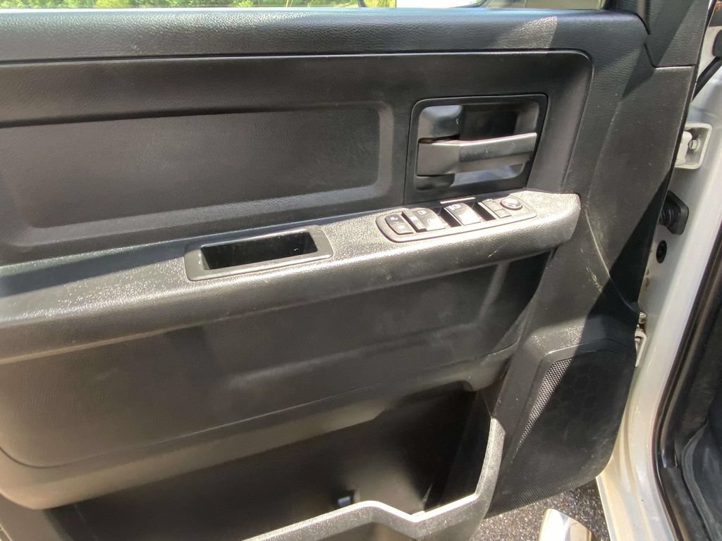 Used 2018 RAM 3500 Tradesman w/ Chrome Appearance Group RWD image 19