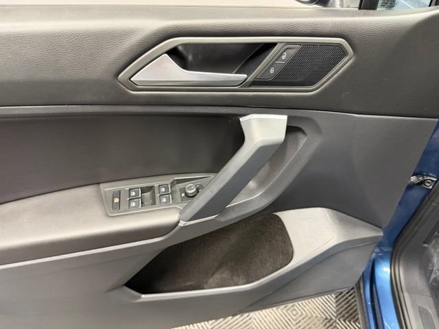 Used 2020 Volkswagen Tiguan SE w/ 3rd Row Seat Package AWD/4WD image 15