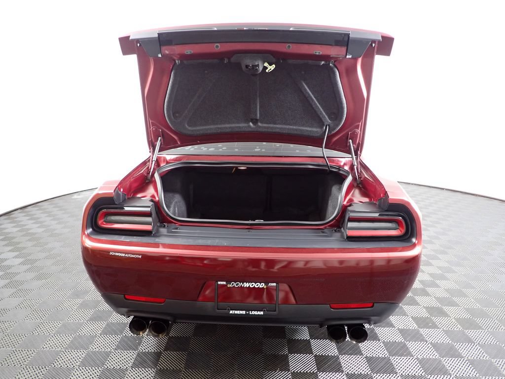 Used 2017 Dodge Challenger R/T RWD image 13