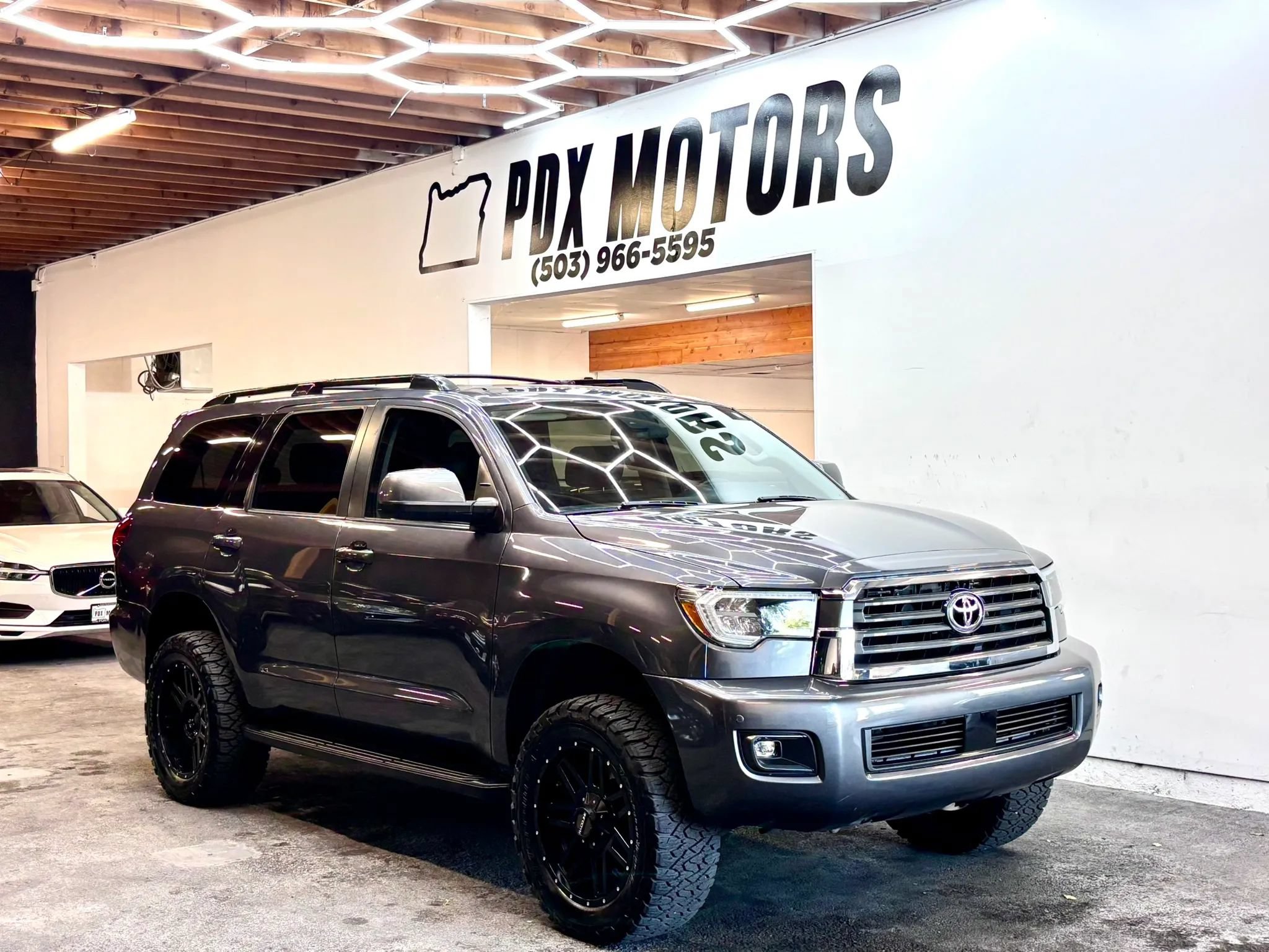 Used 2018 Toyota Sequoia SR5 AWD/4WD image 1