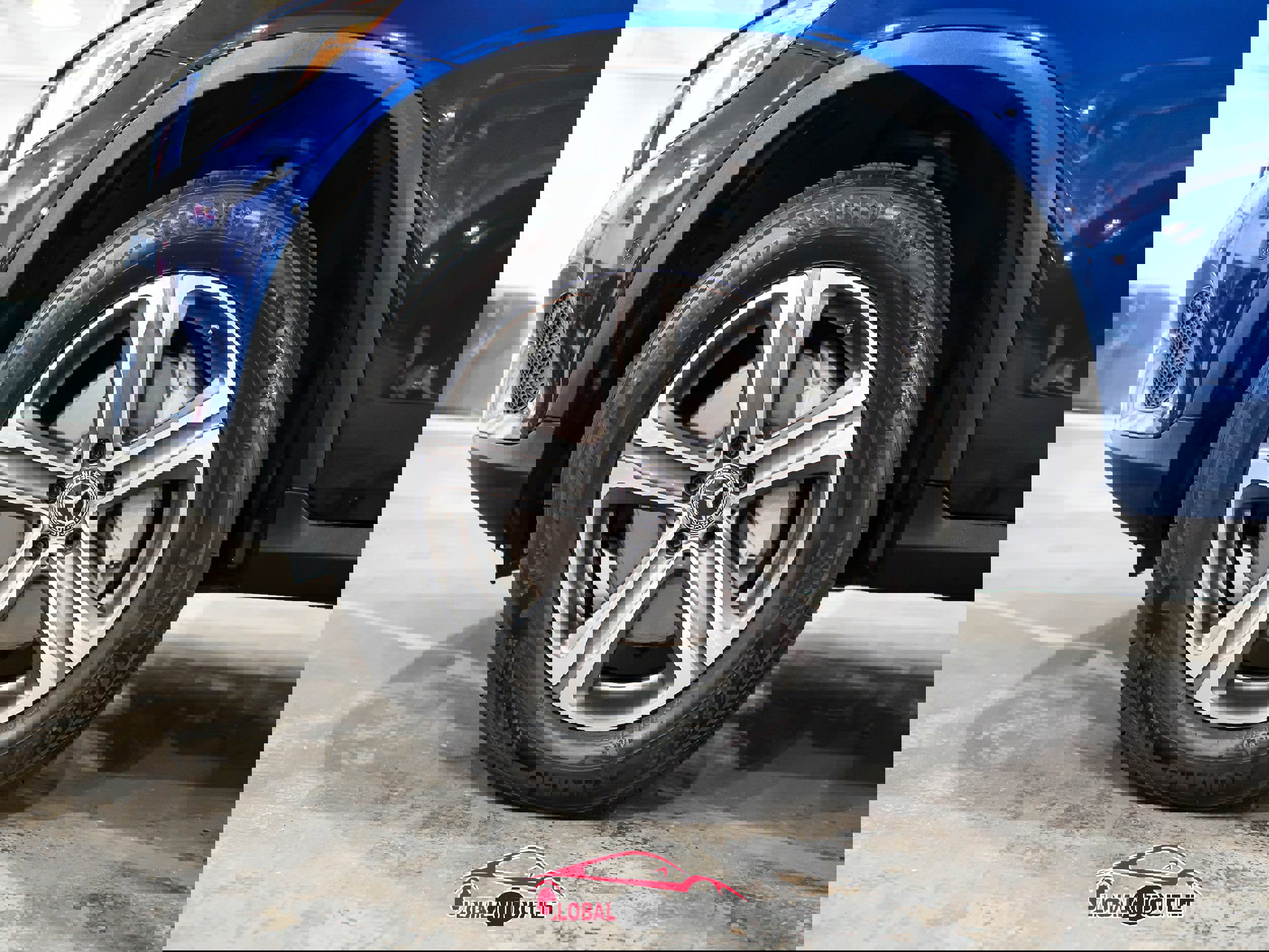 Used 2018 Mercedes-Benz GLC 300 4MATIC w/ Multimedia Package image 9