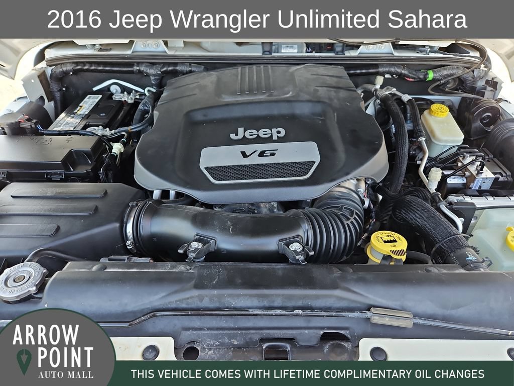 Used 2016 Jeep Wrangler Unlimited Sahara w/ Connectivity Group AWD/4WD image 14