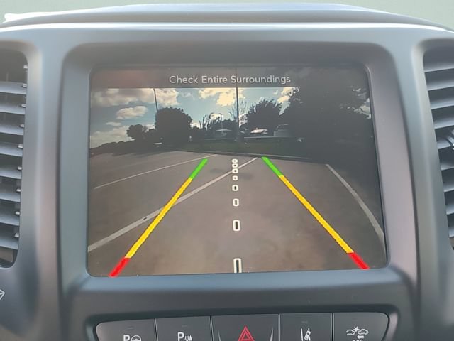 Used 2017 Jeep Cherokee Overland w/ Technology Group AWD/4WD image 16