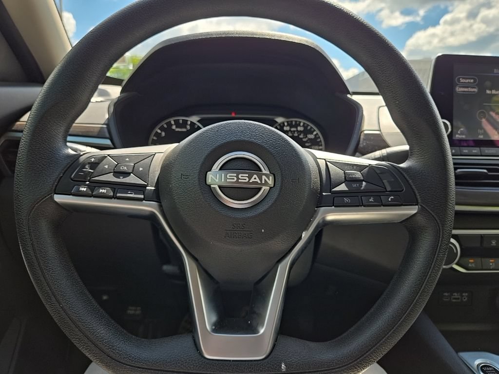 Used 2024 Nissan Altima 2.5 SV FWD image 12