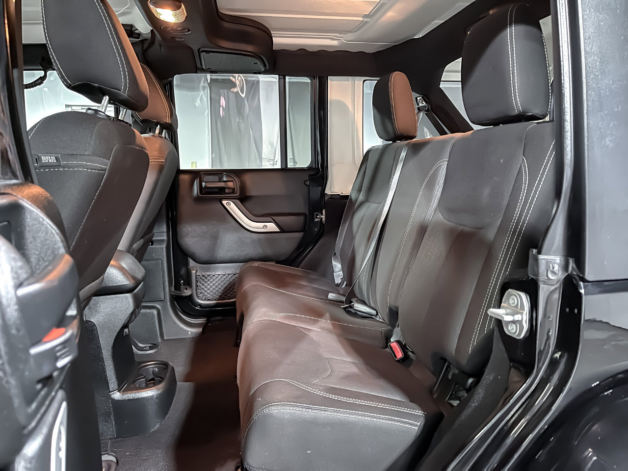 Used 2018 Jeep Wrangler Unlimited Sahara image 14