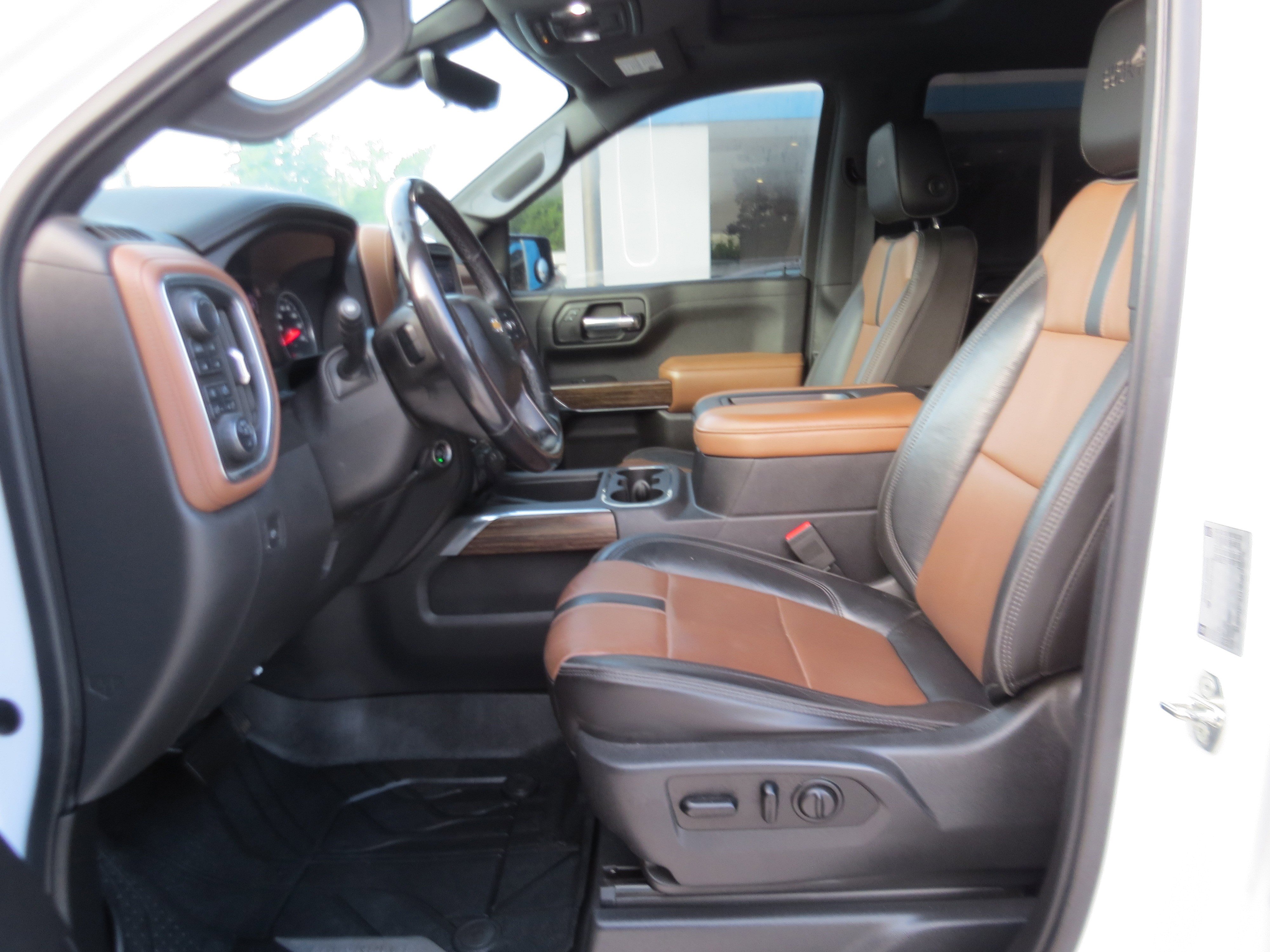 Certified 2019 Chevrolet Silverado 1500 High Country w/ Technology Package AWD/4WD image 17